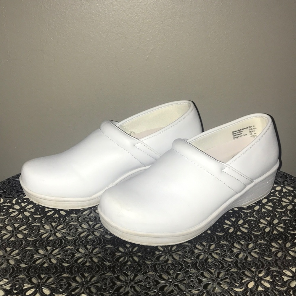 SafeTstep Comfort White Nurse Shoes Clogs